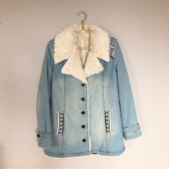 Free People Distressed Denim & Sherpa Jacket Size Small - Picture 3 of 13